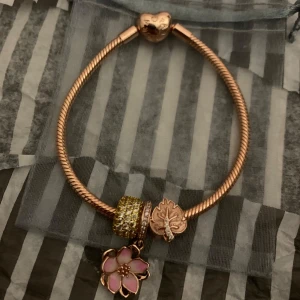 Armband med charms - såld💓