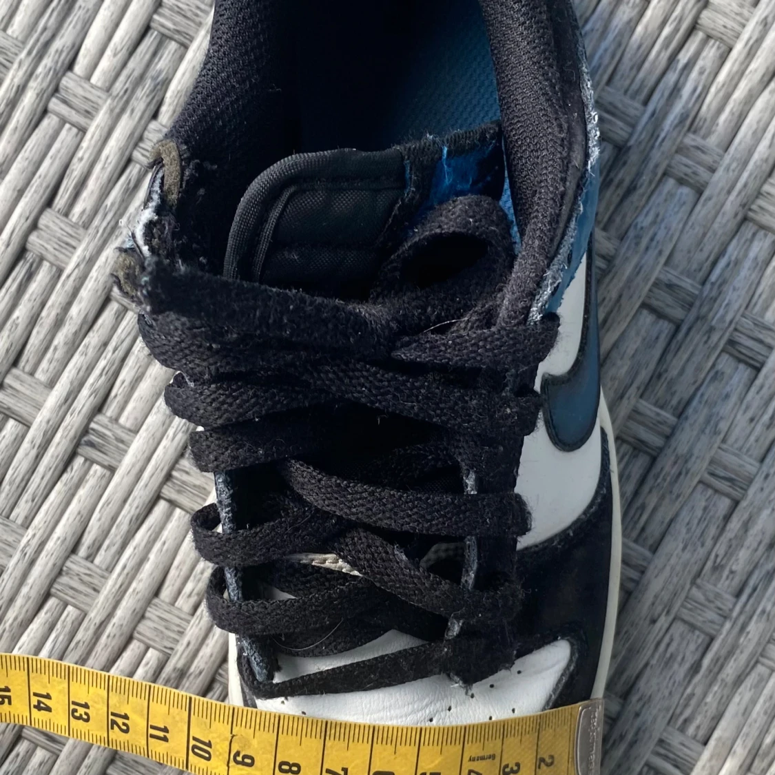 Nike Dunk i svart, vit och blå - 3