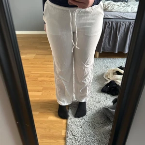 Linnebyxor  - Vita linnebyxor köpta från vinted men aldrig använt då de inte riktigt passade. 