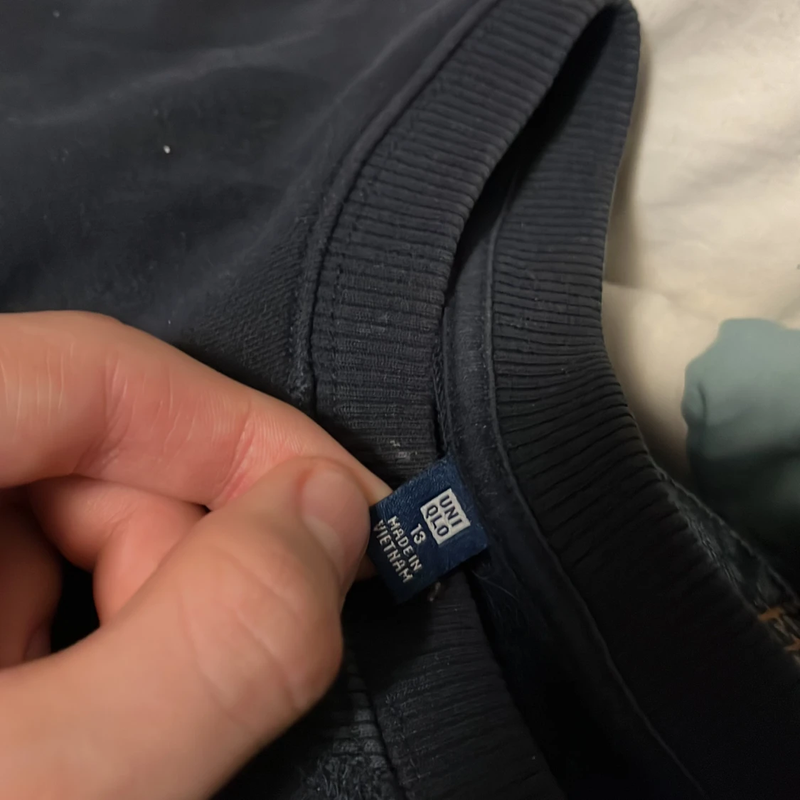 Marinblå tröja - 2