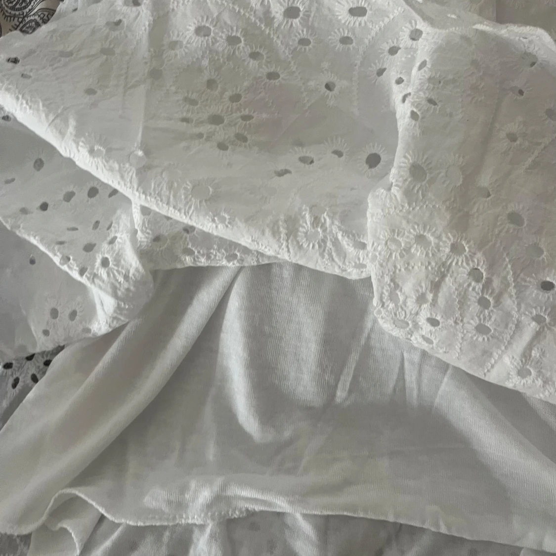 Vit spetsklänning med knytband - 1