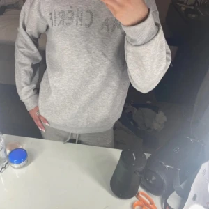 Ma Chérie hoodie - Hoddie från Gina young, säljs inte längre💘den är i storlek 146/152 men den är stor i storleken så passar 158/164 mer💘