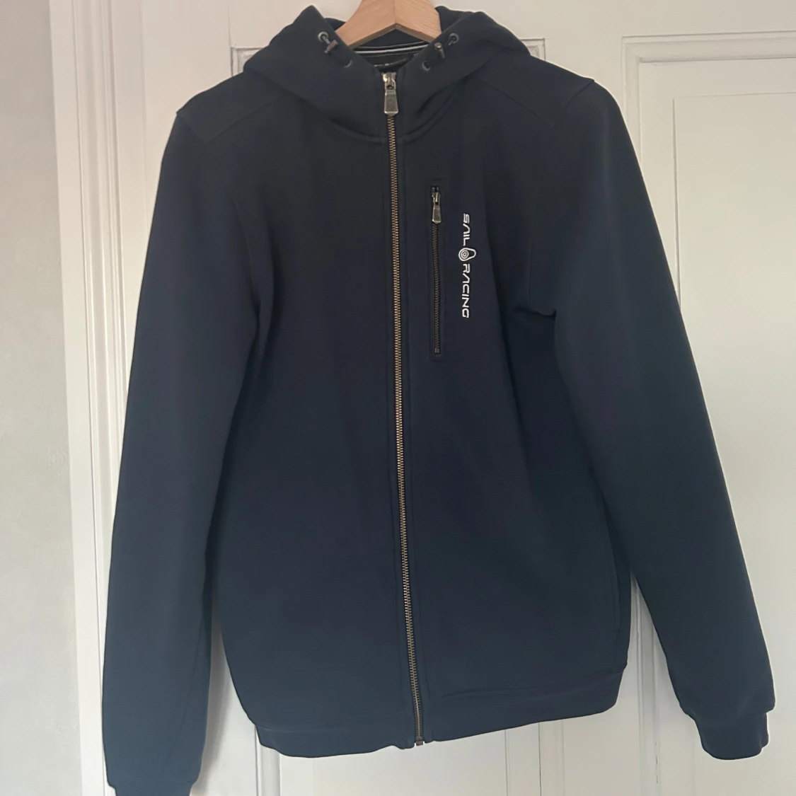 Superfin huvtröja från Sail Racing!! - 1