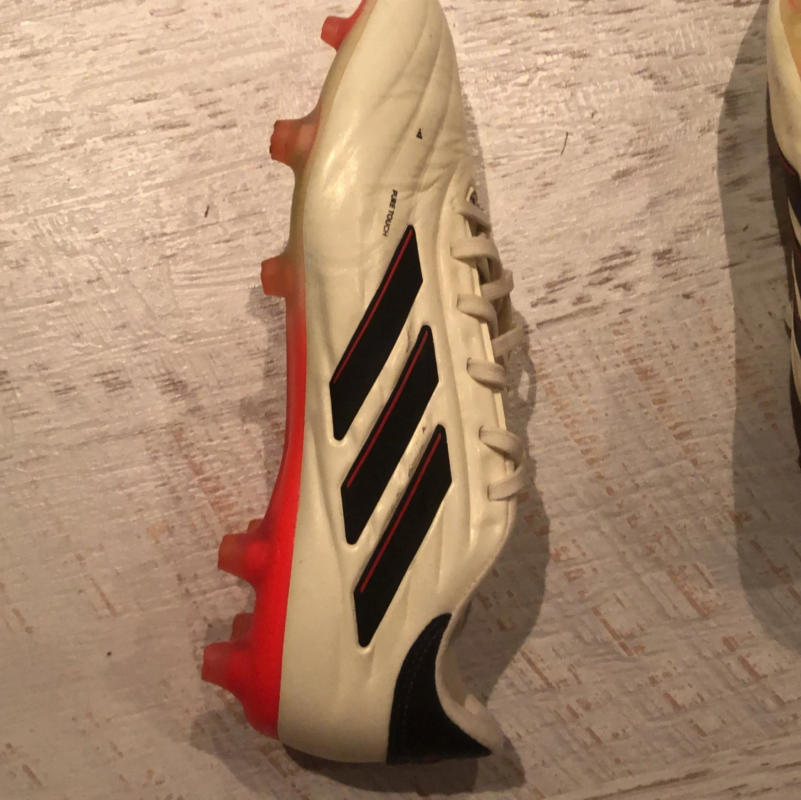 Vita fotbollsskor från Adidas - 4