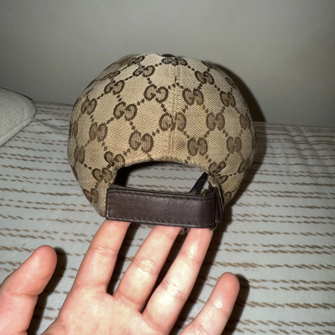 Beige keps med monogram - 3