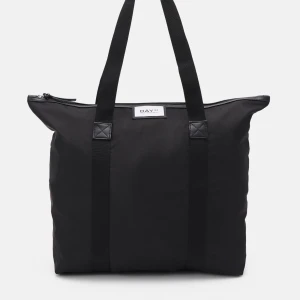 Svart shoppingväska från Day ET - Snygg och praktisk svart shoppingväska från Day ET. Köpt för runt ca 500kr, ganska så använd men i bra skick💕