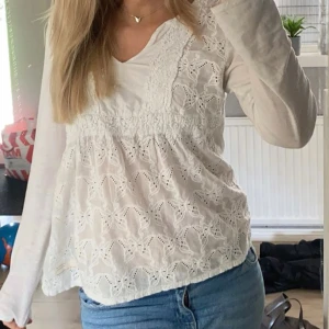 Vit blus från Odd Molly - .
