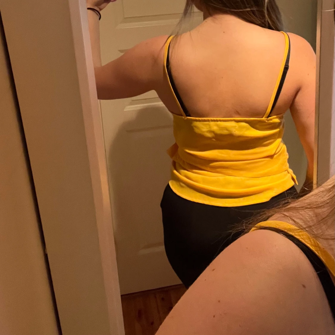 Gul omlottopp från Bik Bok - 1