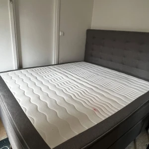 Dubbelsäng - 210x180cm  Hämtas i Hässelby gård 