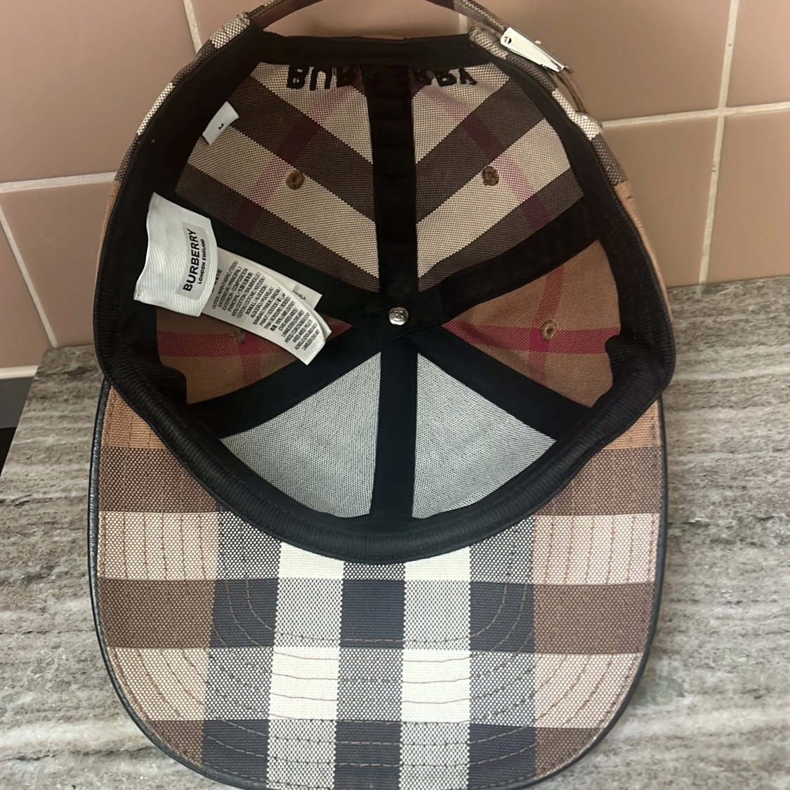 Rutig keps från Burberry - 4