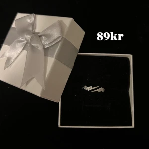 Silvrig blixt ring  - 22kr frakt 💓