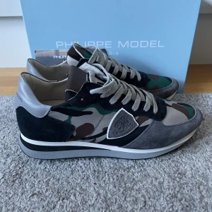 Helt Nya Philippe Model Tprz ”Camo” - Helt nya(!) Riktigt feta Philippe Model Tprz (Trainers) i absolut nyskick, aldrig använda. Storlek 42. Skick 10/10. Priset är ej hugget i sten. Låda och kort ingår.