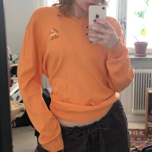 Tröja i härlig orange färg från Bobby Jones - Storlek M, skönt luftigt tyg