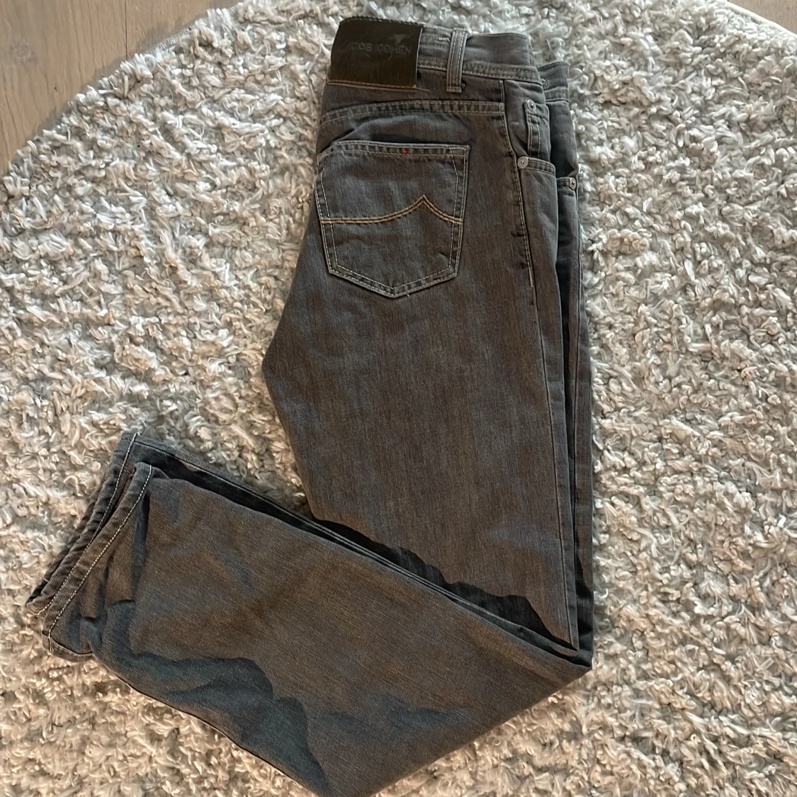 Grå jeans från Jacob Cohën