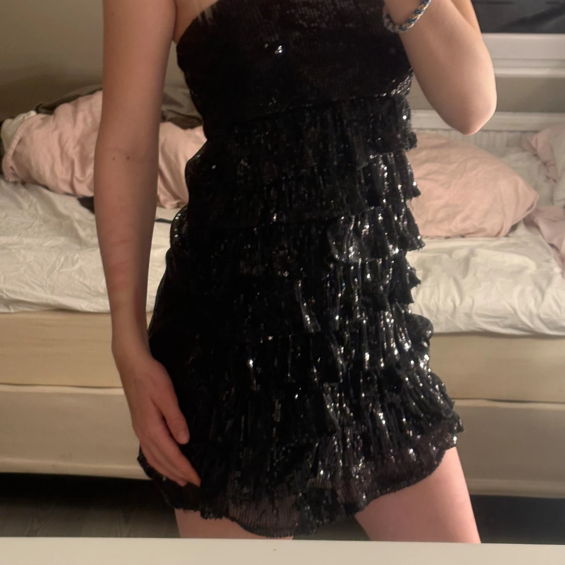 Svart glittrig klänning