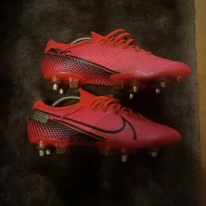 Fotbollsskor  - Nike elite, som nya iprencip, mycket sällsynta, rosa/röda