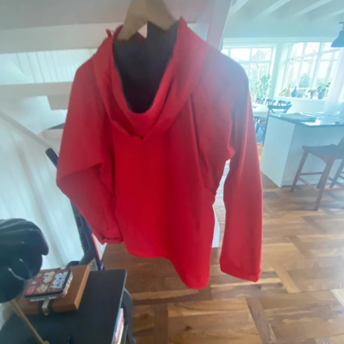 Röd vindjacka från Haglöfs - 1