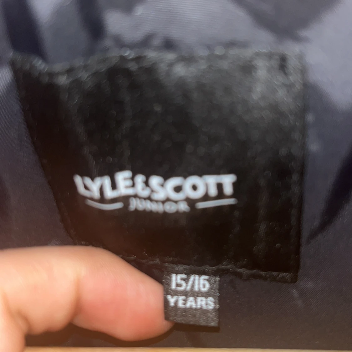 Svart dunväst från Lyle & Scott - 2