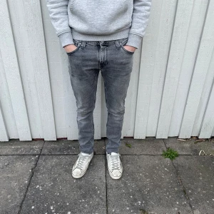 Nudie Jeans  - Nudie jeans - Modell: Skinny Lin - Storlek: W30/L30 - skick: 9,5/10 - Nypris runt 2000kr 