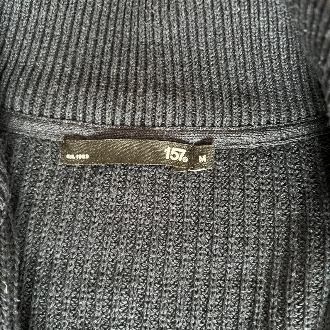 Mörkblå stickad tröja med dragkedja från 157 - 1