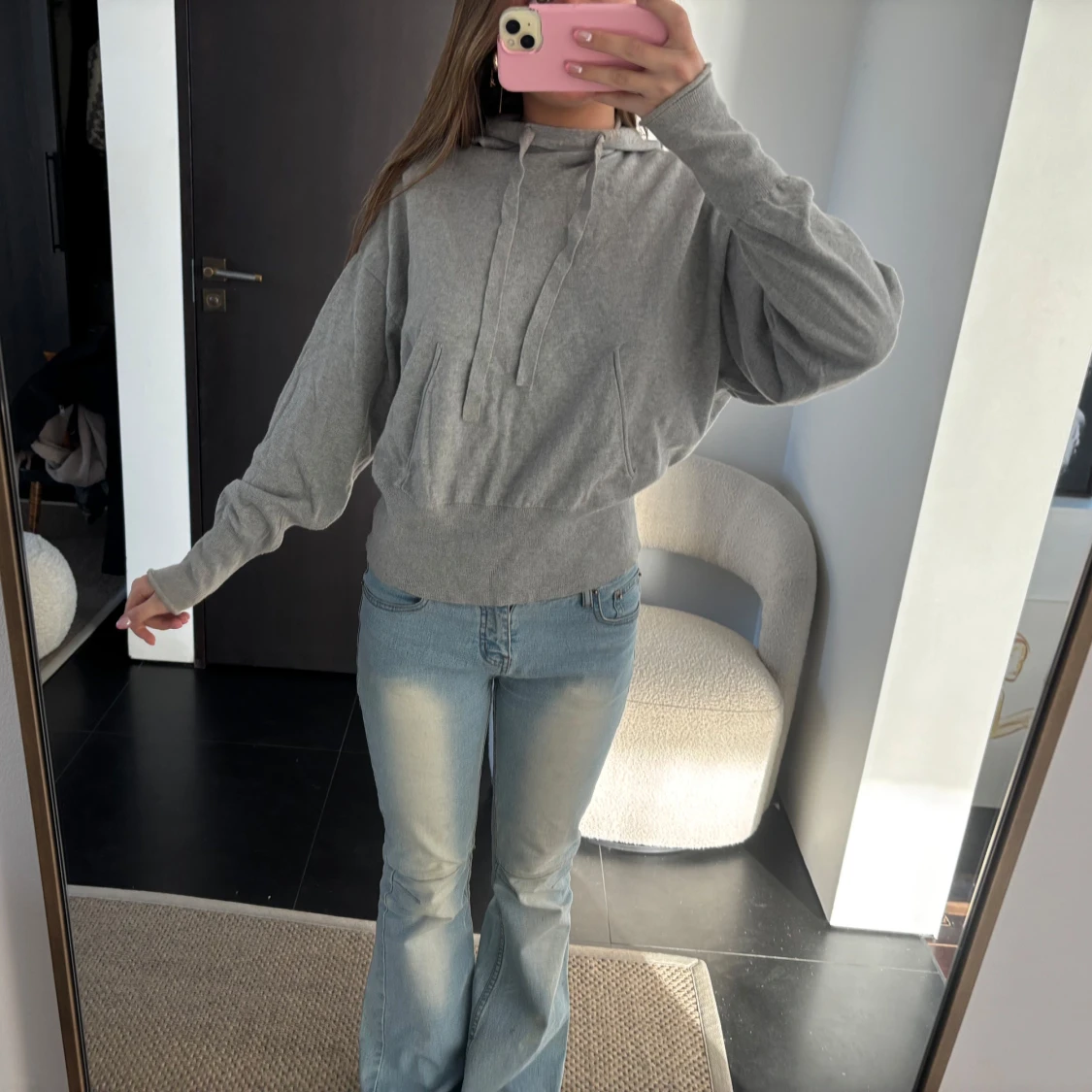 Grå stickad hoodie - 2