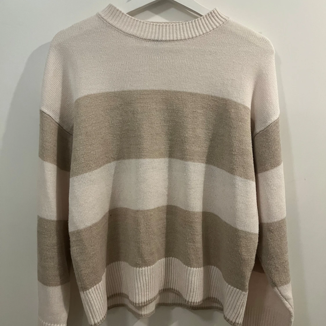 Beige och vit randig tröja från H&M Divided