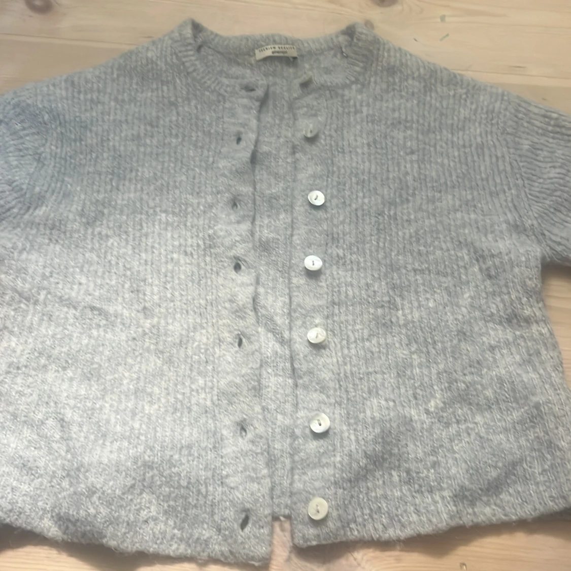 Grå stickad kofta från Gina Tricot - 1