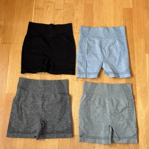 4 pack träningsshorts med scrunch - Superfina shorts med scrunch där bak! Svart, ljusblått, mörkgrått och ljusgrått