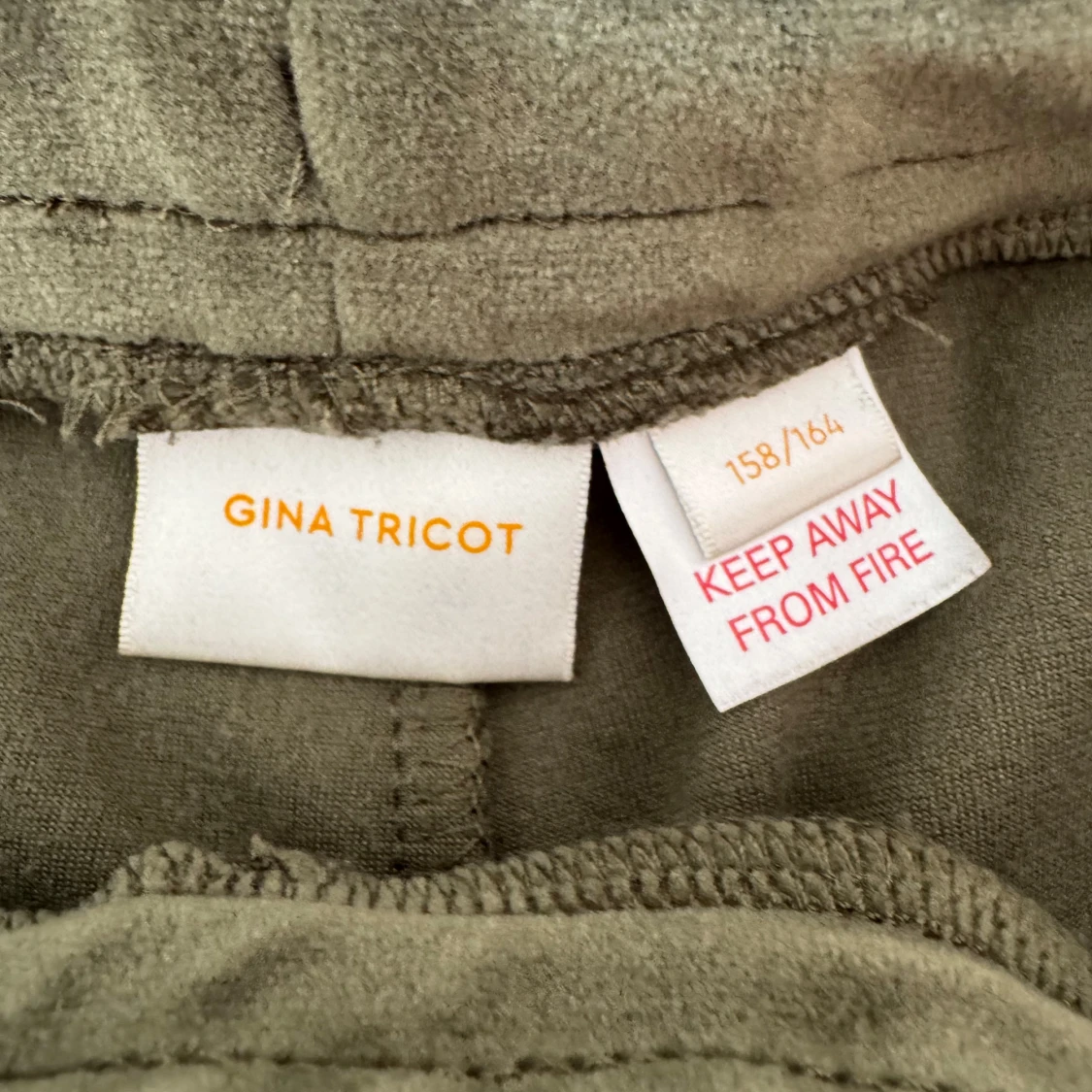 Olivgröna mjukisbyxor med snörning - 4