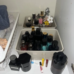 Parfym byten och köpes - Stilren parfym från Yves Saint Laurent, Valentino, azzaro, spicebomb,dior och JPG och mycket mer  