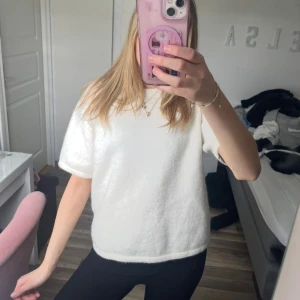 Vit stickad topp - Jätte fin stickad T-shirt😜