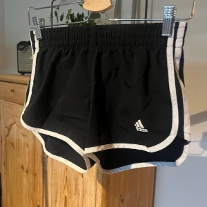 Adidas shorts  - Svarta adidas shorts 