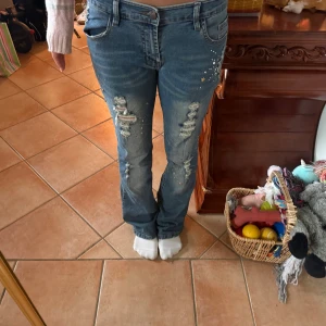 Jeans - Jätte cool jeans med slitningar🙌