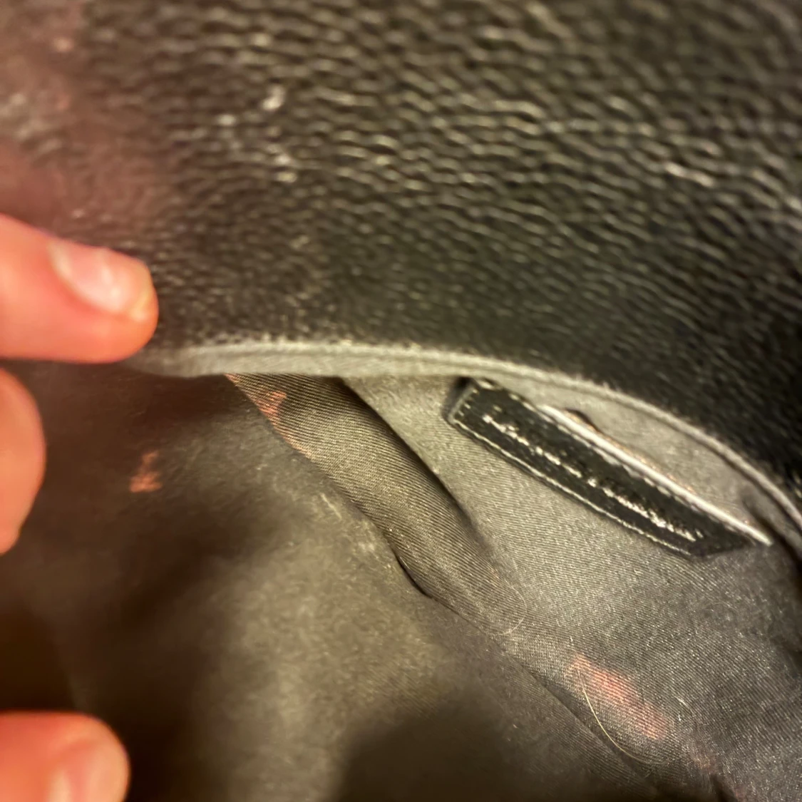 Svart axelväska med kedjerem - 2