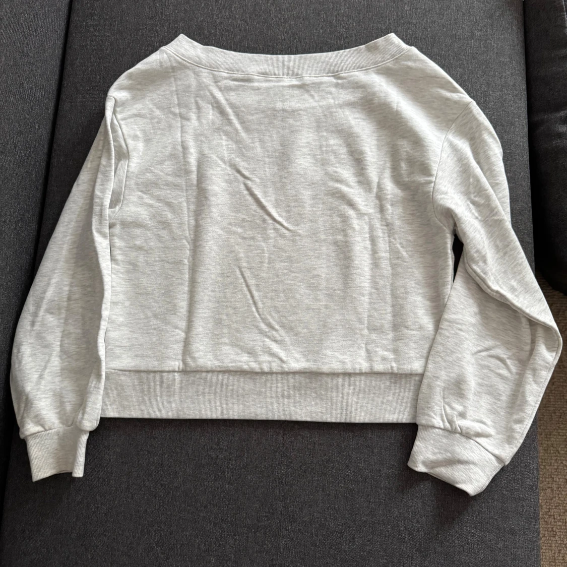Ljusgrå sweatshirt från H&M Divided - 1