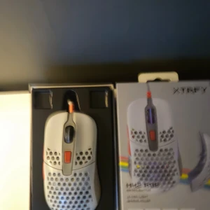 Xtrfy Gaming Mus Grå - Bra skick, bara att den saknar 2 knappar som den kommer med