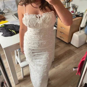 Klänning - Superfin blommig klänning från NAKD