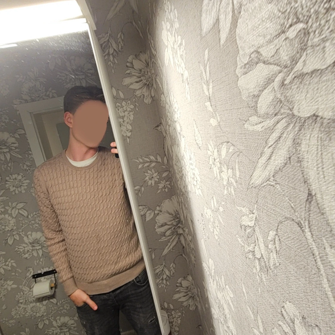 Beige stickad tröja från J.Lindeberg