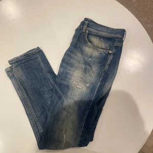 Dondup jeans - Säljer mina Dondup, de är i fint skick men använt sällan de senaste. Köpta på en butik i Göteborg! Om ni har en fråga eller vill ha fler bilder osv så är det bara att skriva!