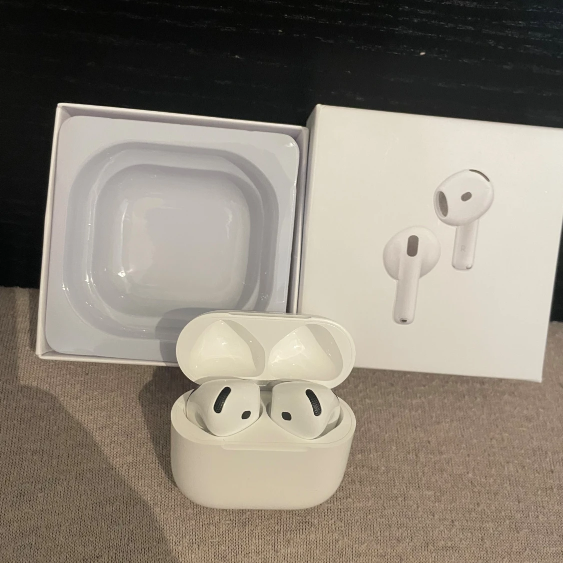 AirPods 4