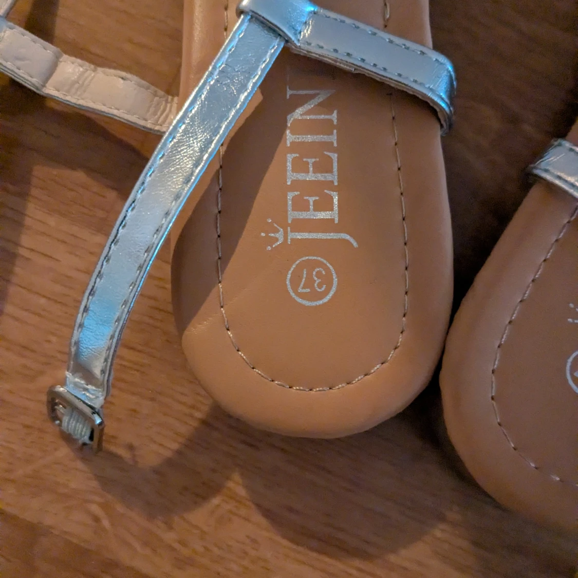 Silvriga sandaler - 1