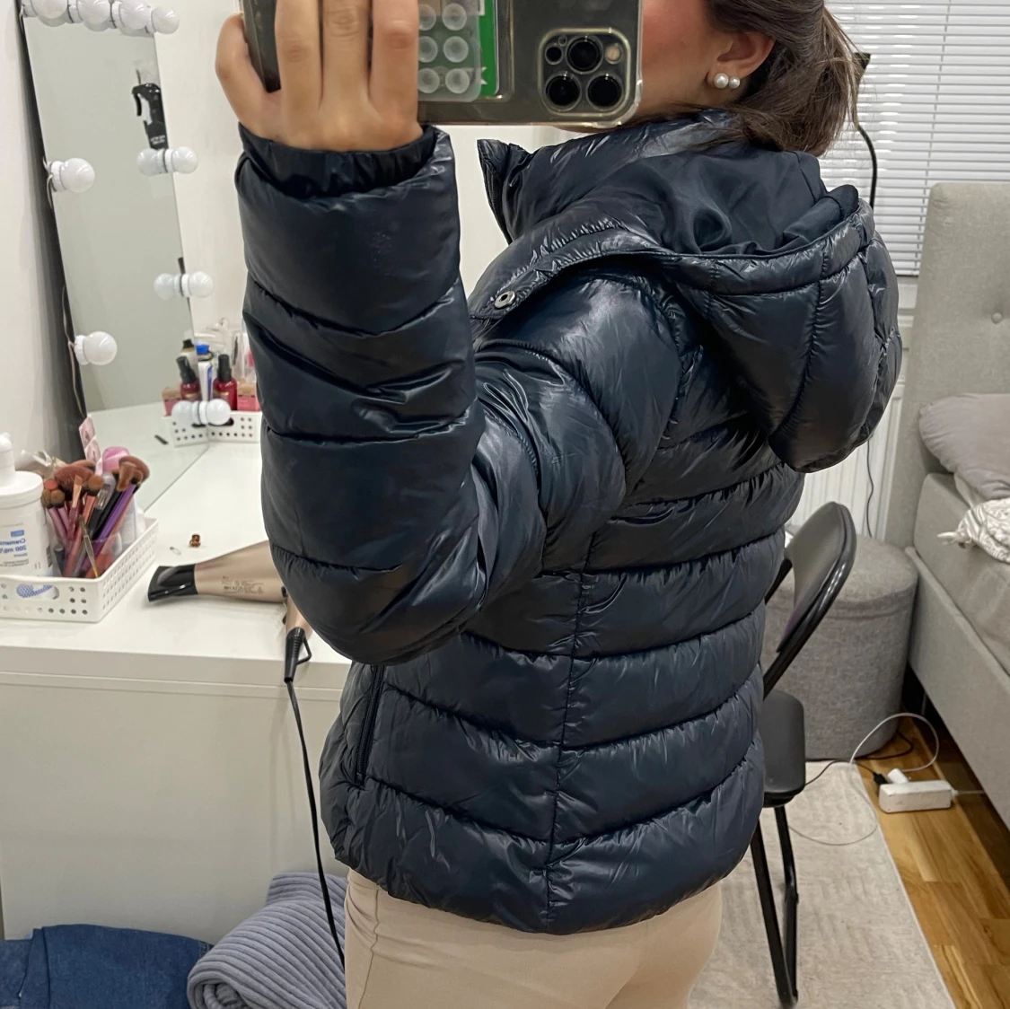 Mörkblå pufferjacka med huva - 2