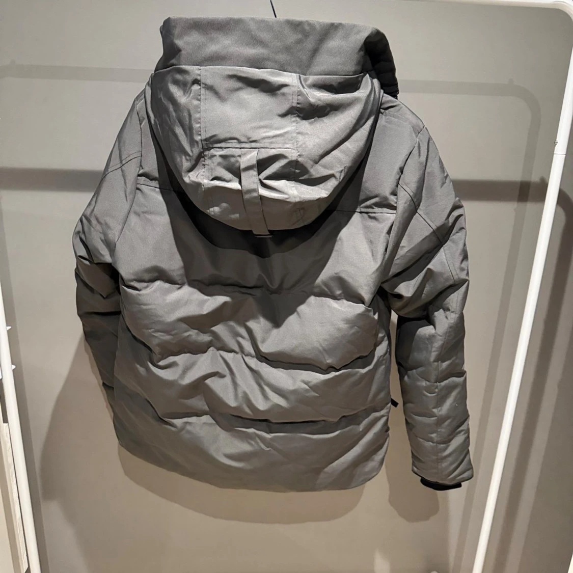 Grå pufferjacka från Canada Goose - 1