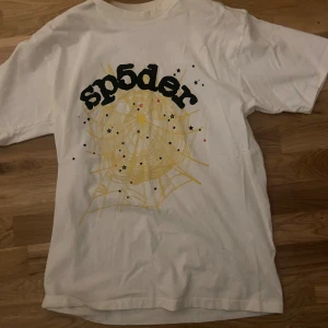 Sp5der t-shirt - Size M but fits L because it’s oversized. No damages and like new 