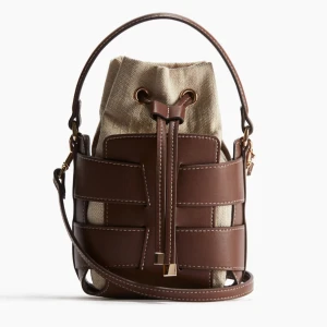H&M brun bucket bag  - Säljer denna super fina populära bucket bagen ifrån H&M , slutsåld överallt och super svår att få tag på. 💓💓