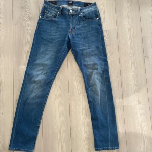 Tramarossa jeans - Tramarossa jeans med snygga detaljer i metall och fräna färger, exklusiva jeans som inte används mycket