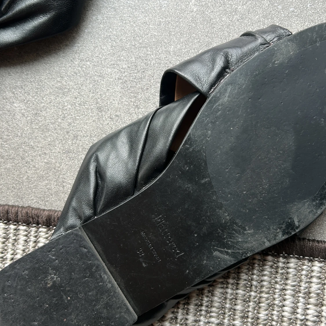 Svarta sandaler från Flattered i skinn - 1