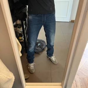 Levis 511 jeans  - Snygga och speciella Levis 511 jeans. Perfekt skick. Storlek 32/34. Passar mellan 185/193 ish