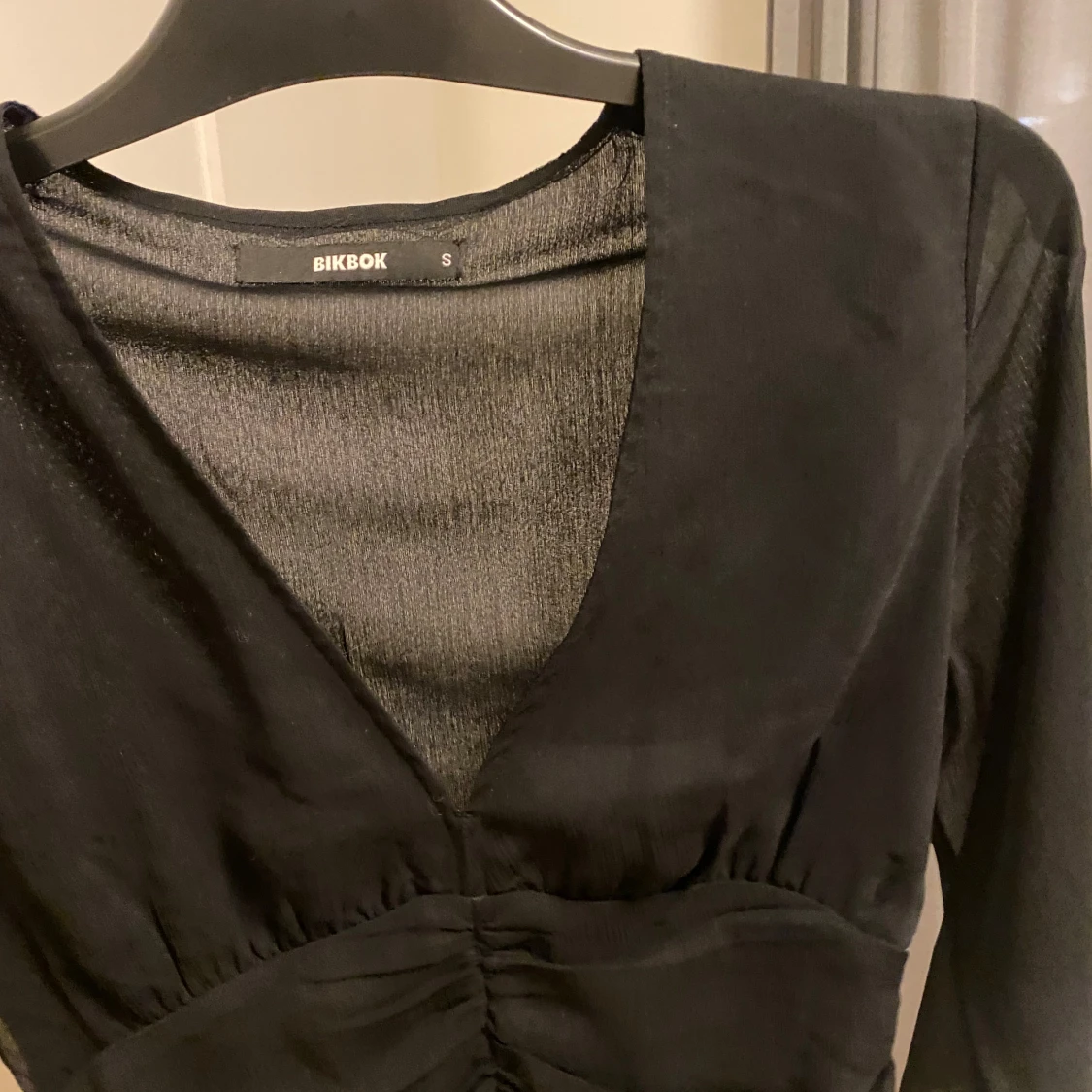 Svart mesh topp från BikBok - 1