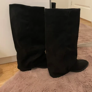 Svarta boots! - Jätte fina svarta boots, aldrig haft tillfället att använda de, gott skick 